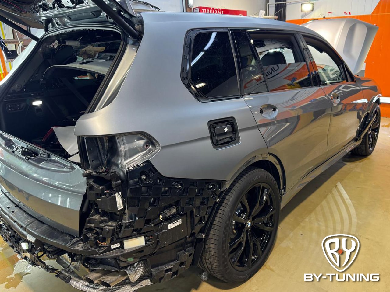 BMW X7 M60I оклейка защитной пленкой всех окрашенных элементов кузов авто | BY-TUNING Москва