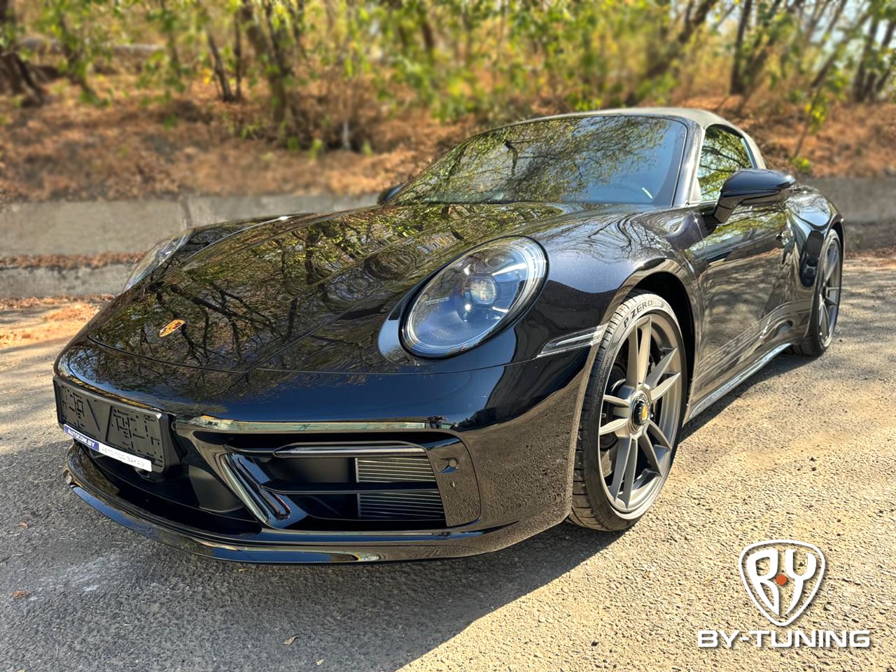 PORSCHE 911 TARGA 4 GTS полная оклейка полиуретановой пленкой, защита лобового стекла бронепленкой в Москве