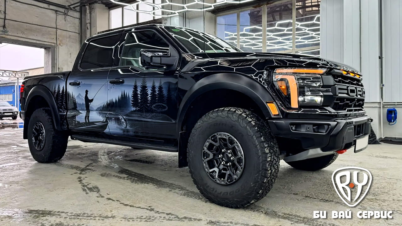 FORD RAPTOR 2026 оклейка камуфляжной пленкой согласно утвержденного дизайна, установка подкрылков и брызговиков | БИ ВАЙ СЕРВИС Москва