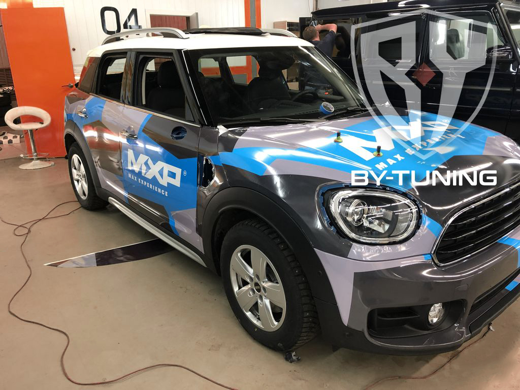 MINI COOPER нанесение логотипа компании на кузов авто | БИ ВАЙ СЕРВИС Москва